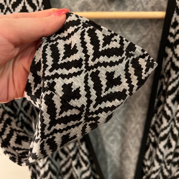 Funkd Black and White Patterned Wrap Dress L - Picture 6 of 9